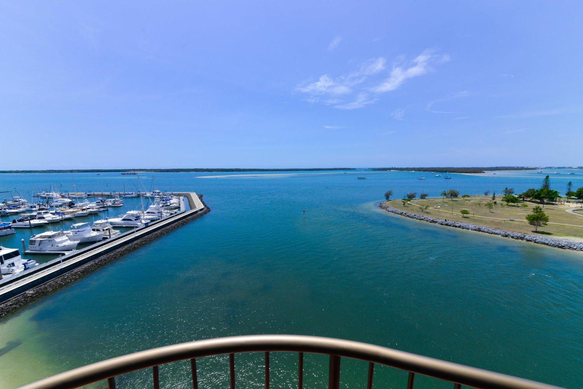 Broadwater Shores Waterfront Apartments Guldkusten Exteriör bild