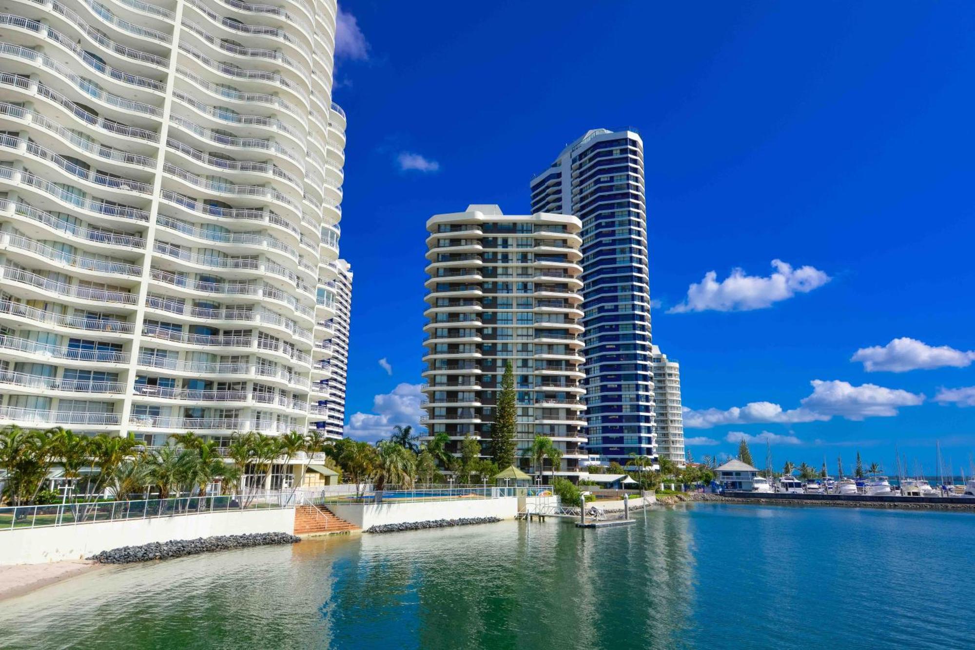 Broadwater Shores Waterfront Apartments Guldkusten Exteriör bild