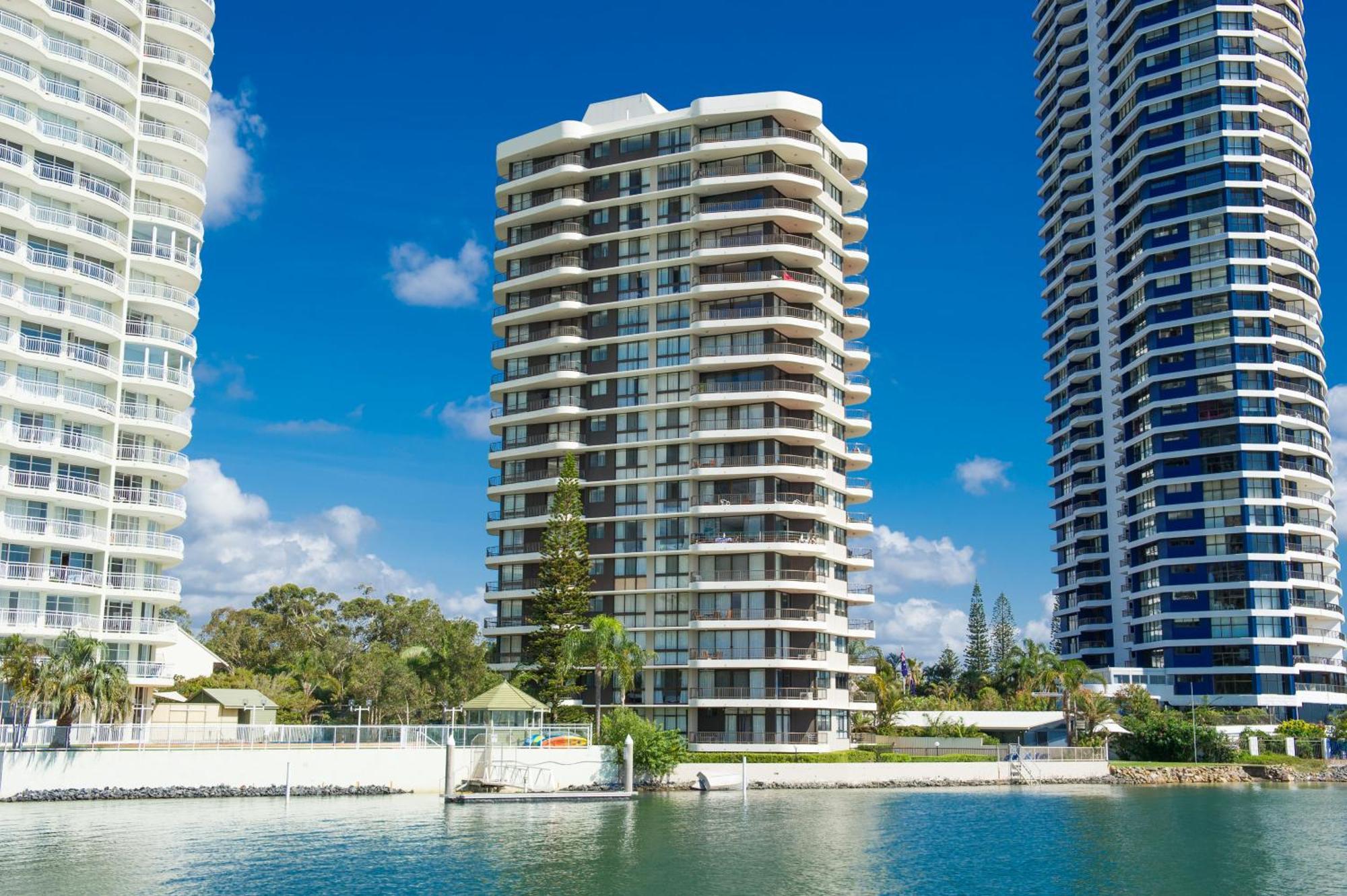 Broadwater Shores Waterfront Apartments Guldkusten Exteriör bild