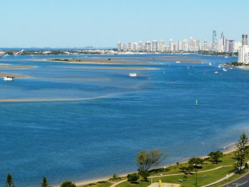 Broadwater Shores Waterfront Apartments Guldkusten Exteriör bild