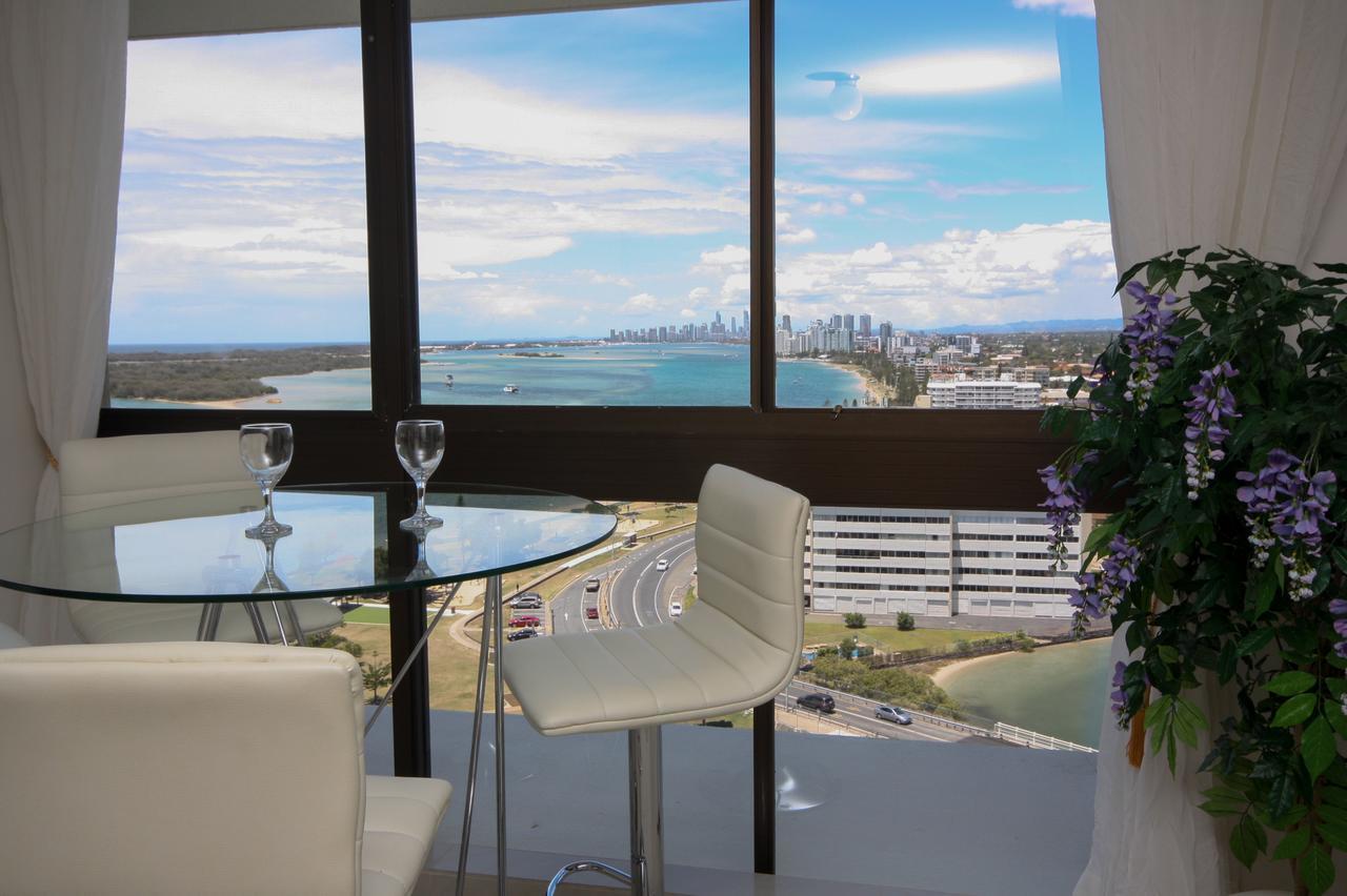 Broadwater Shores Waterfront Apartments Guldkusten Exteriör bild